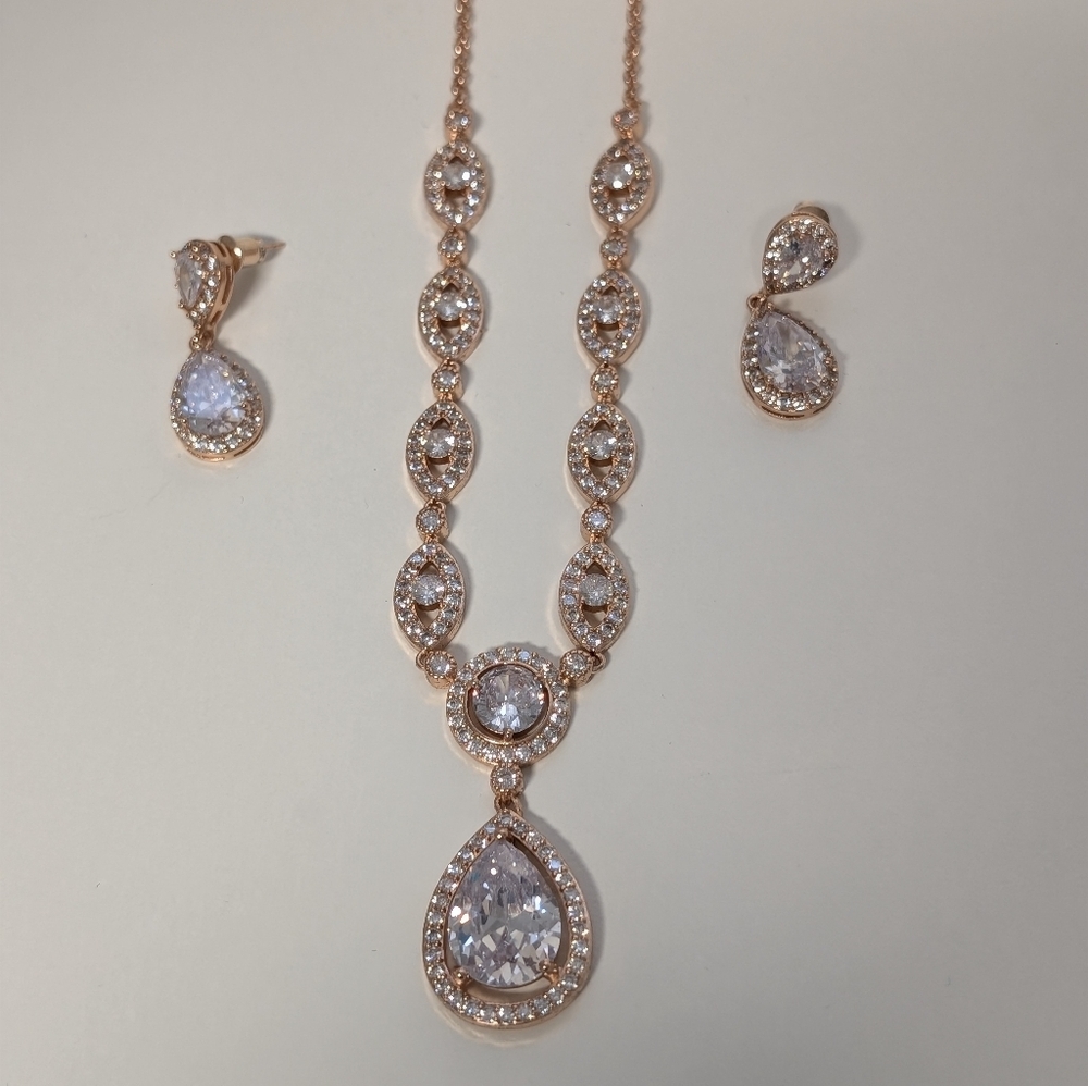 Elegant Gold and Silver Jewelry Set